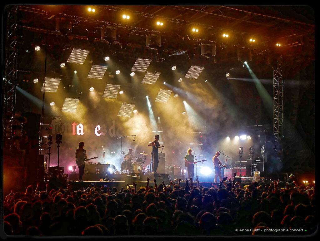 Photo du groupe Irlandais Fontaines DC en concert et scène de festival