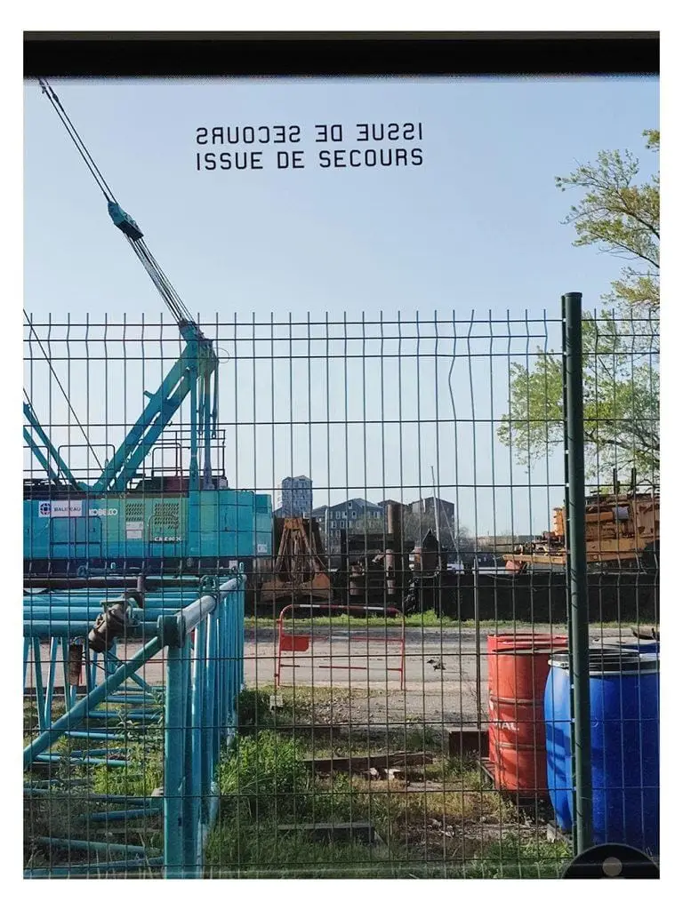 Issue de secours, paysage industriel avec vue sur les Quais de la Garonne à Bordeaux